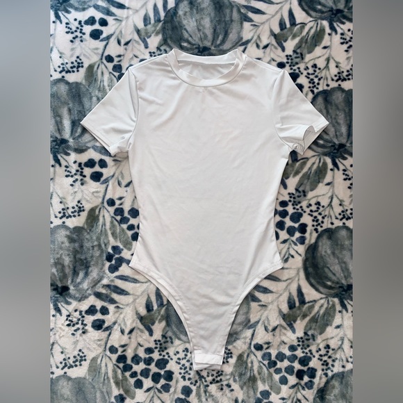 Lightweight Crew Neck T-Shirt Bodysuit in White - size XS - Picture 6 of 12